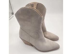New suede leather Dolce vita western boots 6 beige